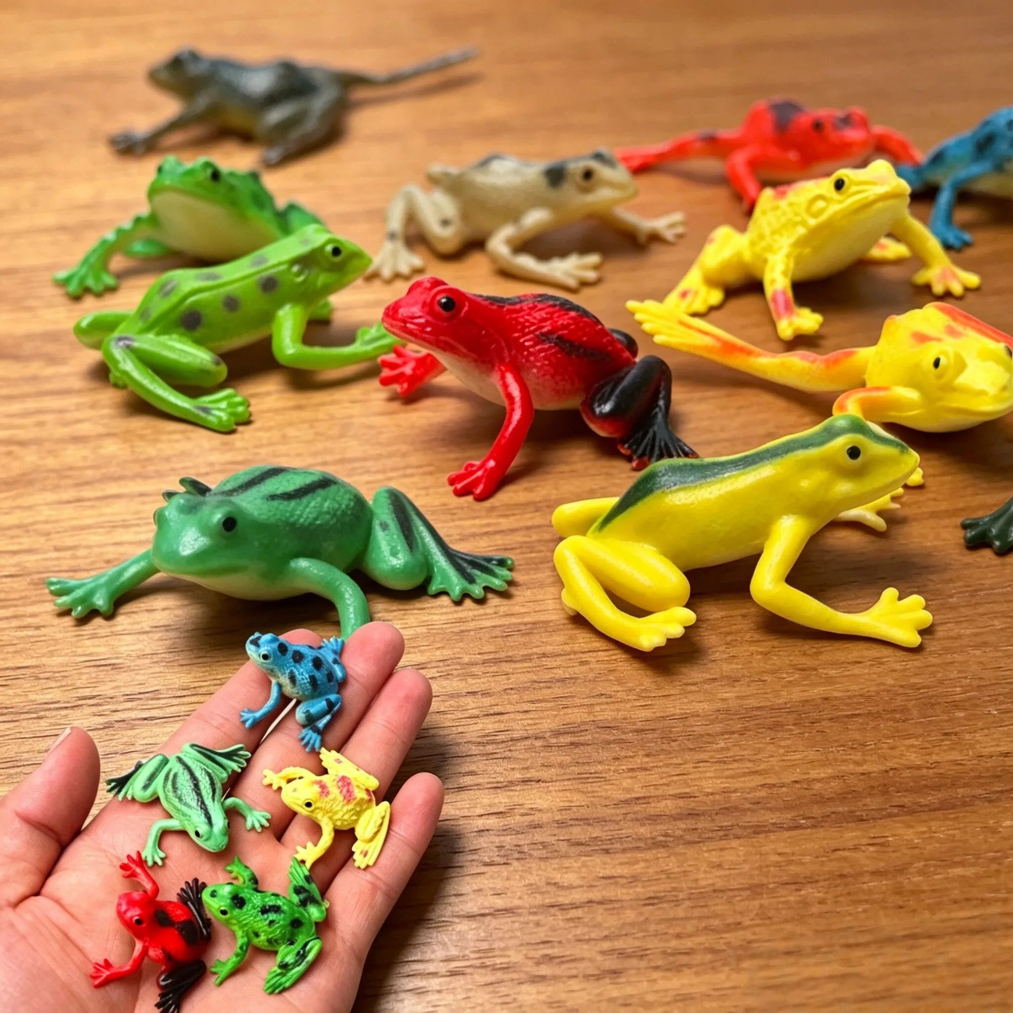 Hobby Is Science - 12 Buah Patung Katak Realistis Mainan